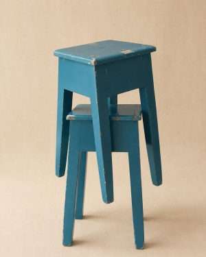 Taburetes azules pareja