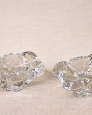 Salero. 2 piezas con cucharitas de cristal