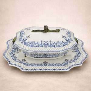 Sopera francesa de porcelana Gien, finales del siglo XIX