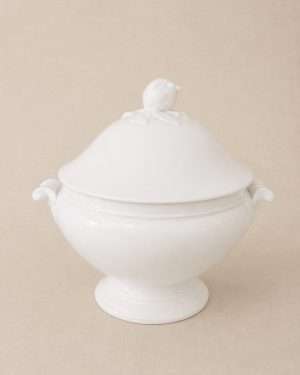 Sopera francesa de loza blanca con pomo de fruta