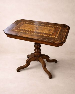 Mesa auxiliar de marquetería