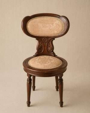 Silla tapizada de nogal