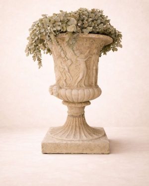 Copa inmensa de Bretón con figuras