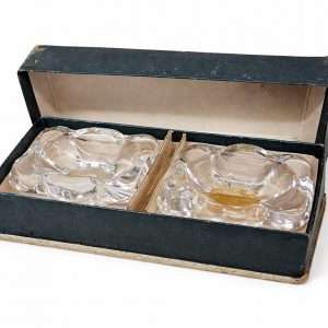 Salero. 2 piezas con cucharitas de cristal