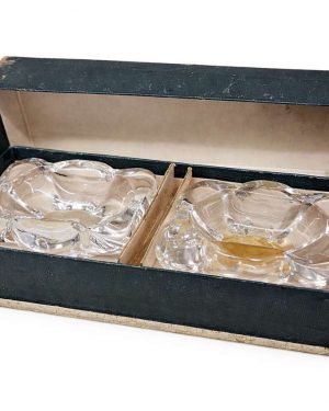 Salero. 2 piezas con cucharitas de cristal